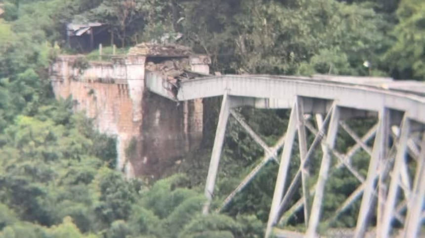 বিদ্রোহীদের হামলায় গোকটেইক সেতু আংশিকভাবে ধ্বংসের দাবি করেছে মিয়ানমারের জান্তা। ছবি: এক্স/ফেসবুক থেকে সংগৃহীত