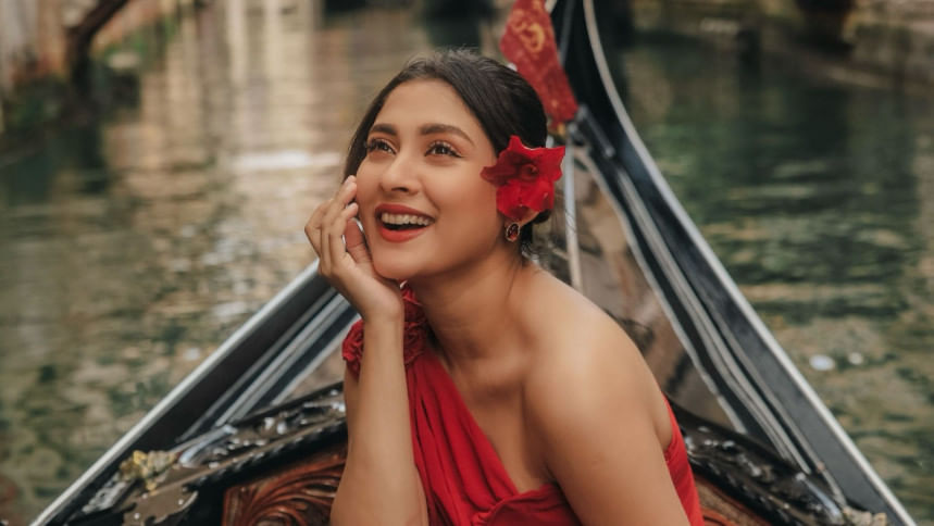 মেহজাবীন চৌধুরী, মেহজাবীন চৌধুরী,