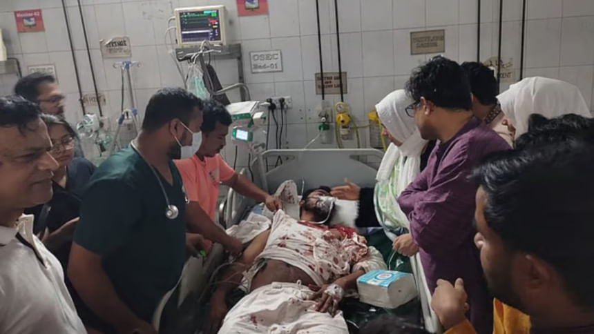 সাবেক ভিপি নুরুল হক নুর আহত সাবেক ভিপি নুরুল হক নুর আহত