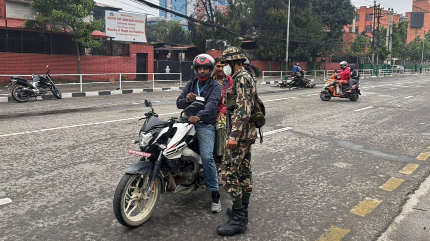 কোন পথে যেতে চায় নেপাল নেপালে বিক্ষোভ