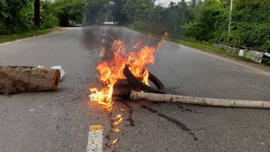 খাগড়াছড়িতে জুম্ম ছাত্র-জনতার সড়ক অবরোধ