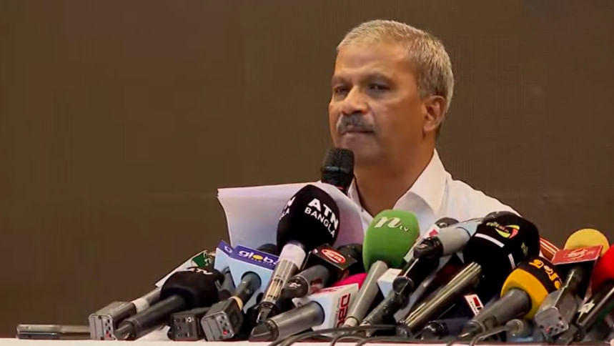 মামলায় পলাতক আসামিরা জাতীয় নির্বাচনে প্রার্থী হতে পারবেন না: আইন উপদেষ্টা