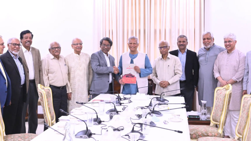 জুলাই সনদ বাস্তবায়নের উপায় সম্পর্কিত সুপারিশ প্রধান উপদেষ্টার কাছে হস্তান্তর