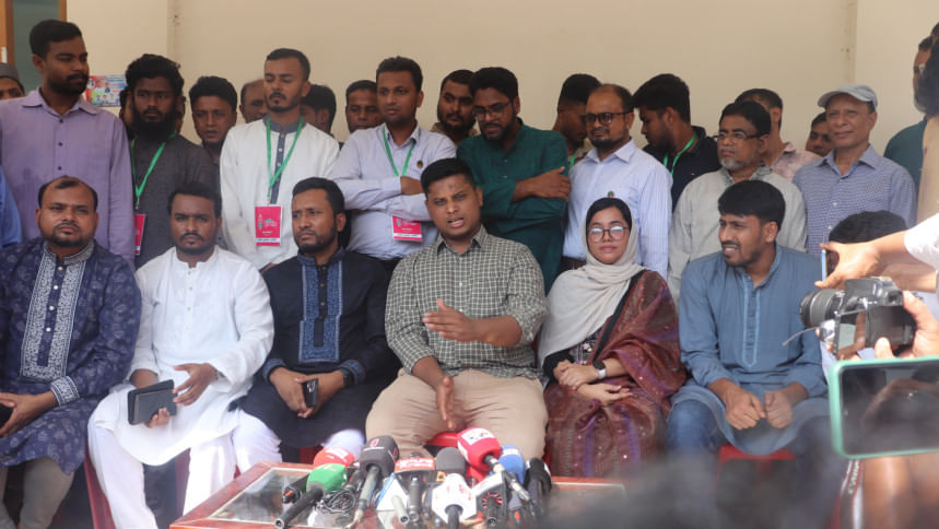 আ. লীগের সঙ্গে বিএনপি ও জামায়াতের ব্যাকডোরে সমঝোতার বিষয়টি স্পষ্ট হচ্ছে: হাসনাত