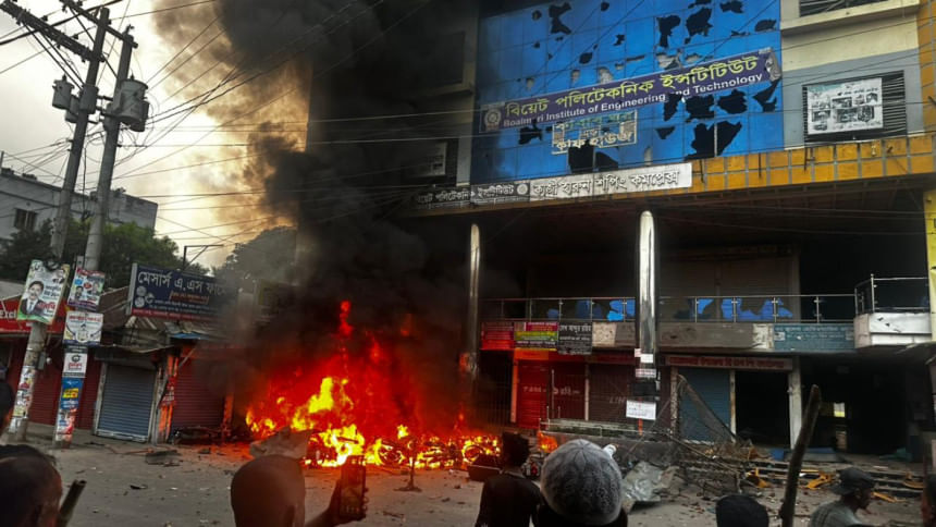 /article/বোয়ালমারীতে বিএনপির ২ পক্ষের সংঘর্ষে আহত ২৩, ভাঙচুর-অগ্নিসংযোগ