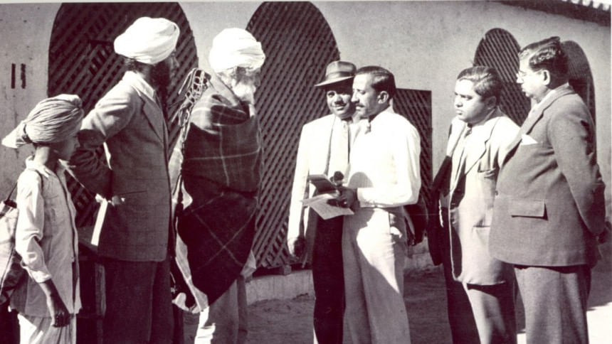 ১৯৫১ সালের জনশুমারির তথ্য সংগ্রহ প্রক্রিয়া। ছবি:ভারতের সরকারি ওয়েবসাইট থেকে নেওয়া