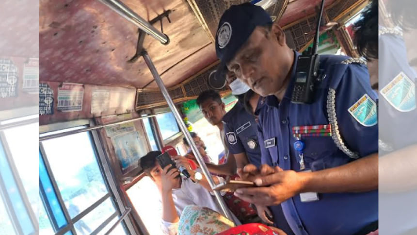 কার্যক্রম নিষিদ্ধ আ. লীগের ‘লকডাউন’: ঢাকা প্রবেশপথে চেকপোস্ট, আটক ৪