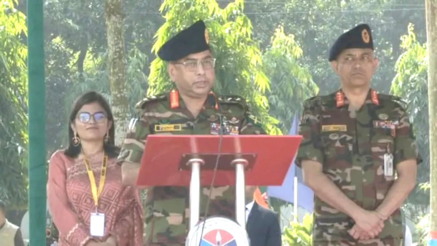 নারীদের বাদ দিয়ে দেশের উন্নয়ন-চিন্তা করলে ভুল হবে: সেনাপ্রধান