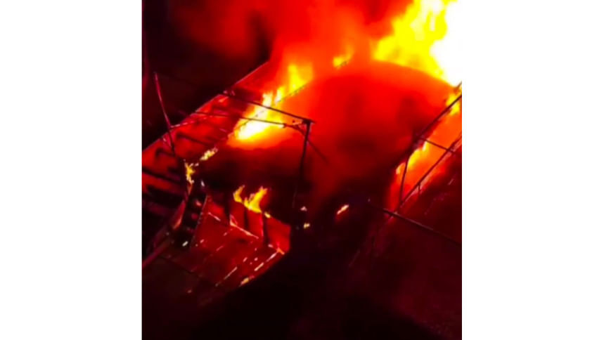 নিকলীতে নৌকায় আগুন দিলো কে?