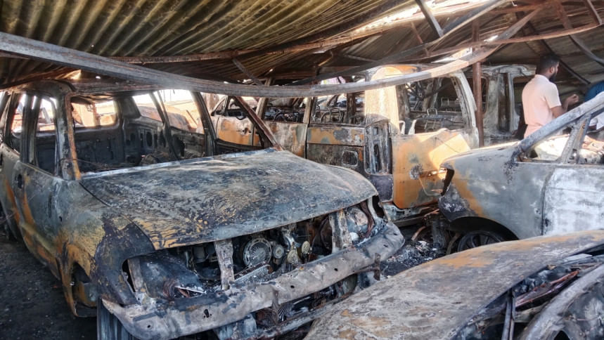 সিলেটে গ্যারেজে আগুন, পুড়ল ৮ গাড়ি, ১ মোটরসাইকেল