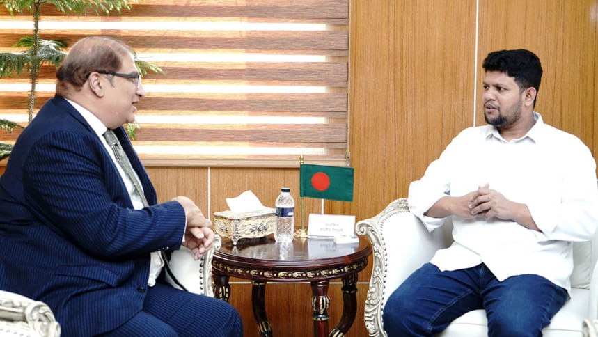 গবেষণায় পাকিস্তানের সহযোগিতা চাইলেন তথ্য উপদেষ্টা