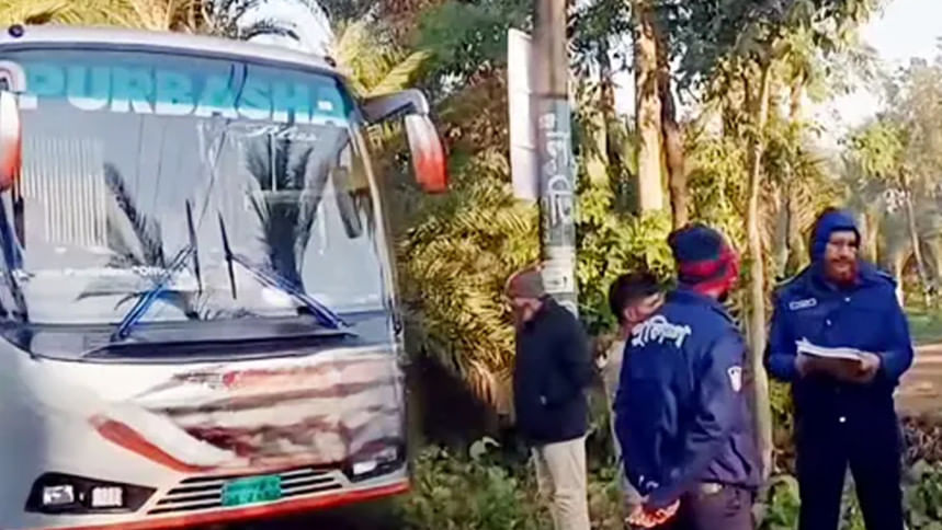 চুয়াডাঙ্গায় সড়কে গাছ ফেলে বাসে ডাকাতি