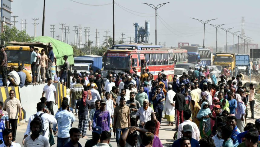 আমিনবাজারে ইটভাটা শ্রমিকদের মহাসড়ক অবরোধ, যানজটে ভোগান্তি