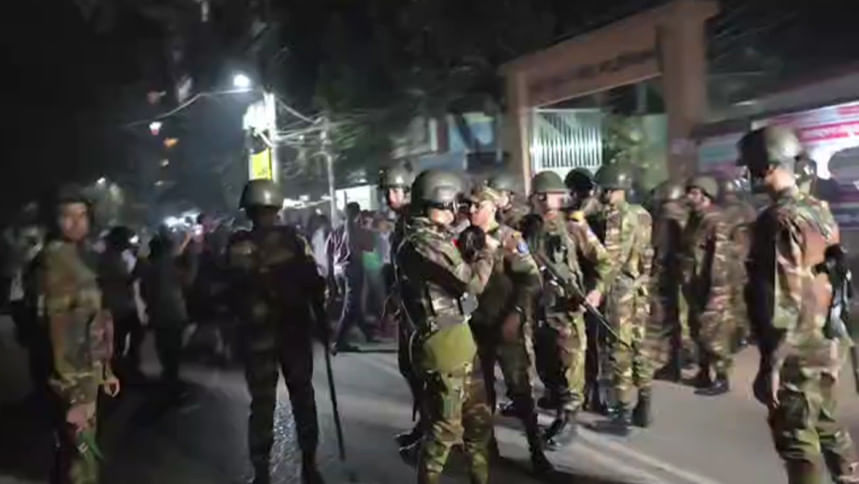 বকশীবাজারে আলিয়া মাদ্রাসায় শিক্ষার্থীদের দু’পক্ষের সংঘর্ষে আহত ৭