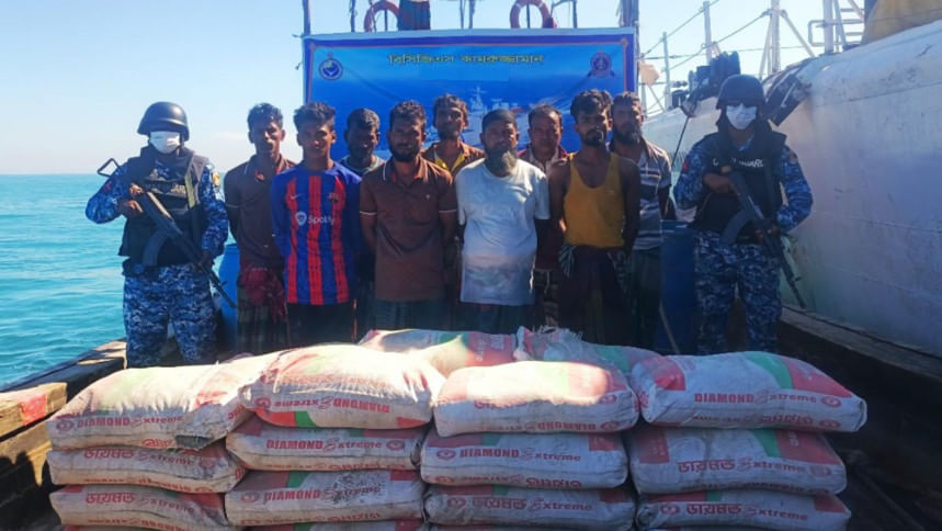 মিয়ানমার থেকে সিমেন্টের বিনিময়ে মাদক পাচারকালে আটক ৯
