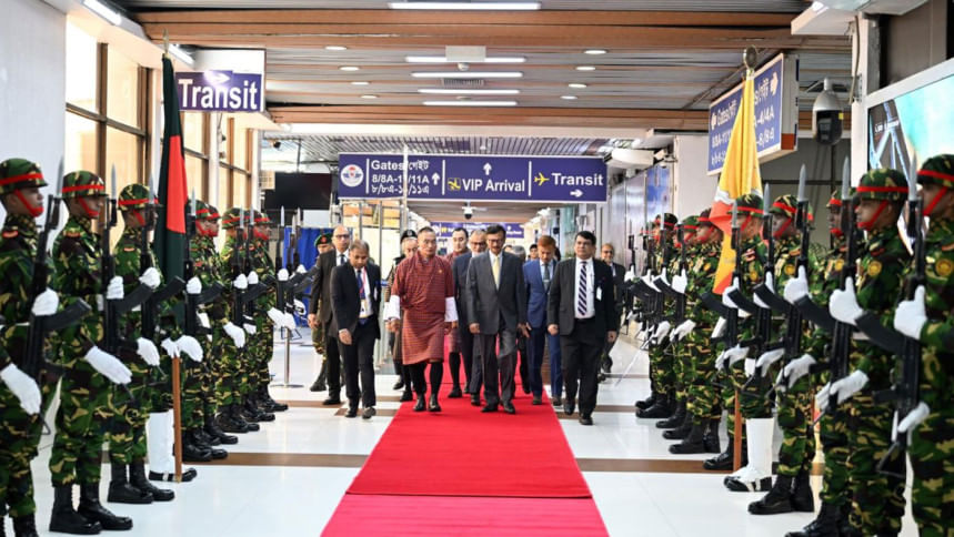 সফর শেষে ঢাকা ছাড়লেন ভুটানের প্রধানমন্ত্রী