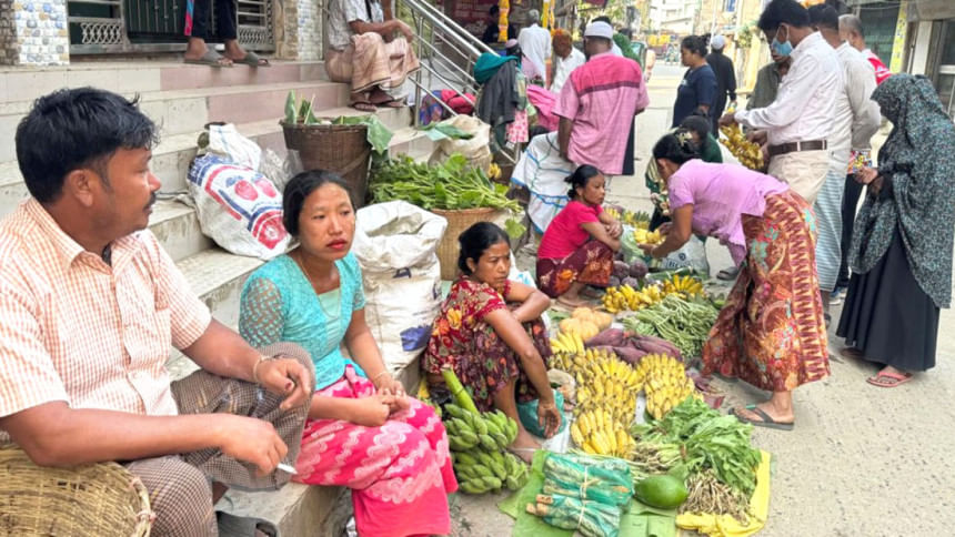 কক্সবাজারে জনপ্রিয় হয়ে উঠছে ‘পাহাড়ি’ বাজার