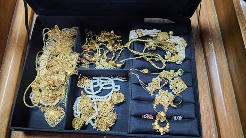 ৮৩২ ভরি স্বর্ণের মালিকানা হাসিনা, রেহানা ও পুতুলের: দুদক