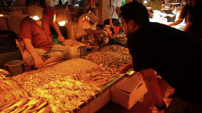 বাজার থেকে মিলেনিয়ালরা যেভাবে মাছ কিনবেন