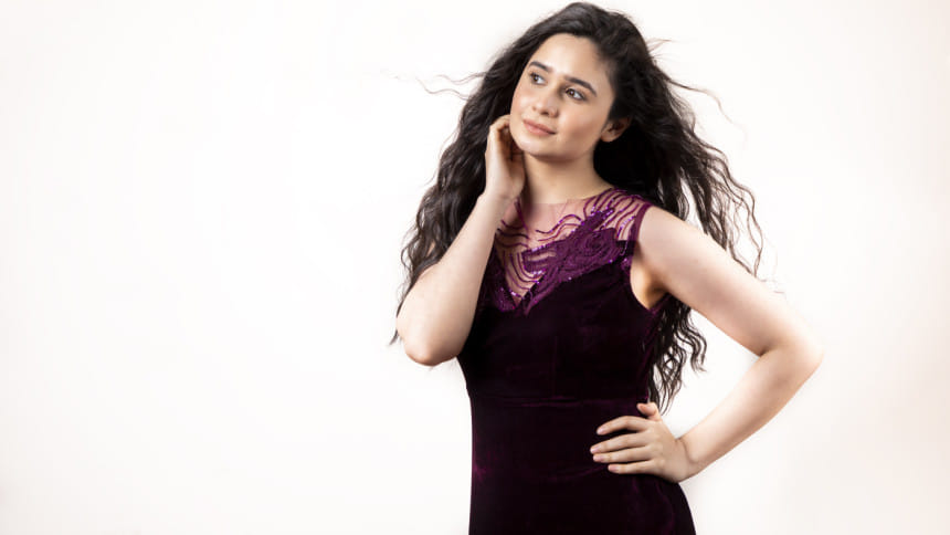 ‘ওটা ছিল শুধুই অভিনয়’ চুমুর দৃশ্য নিয়ে ঐশী