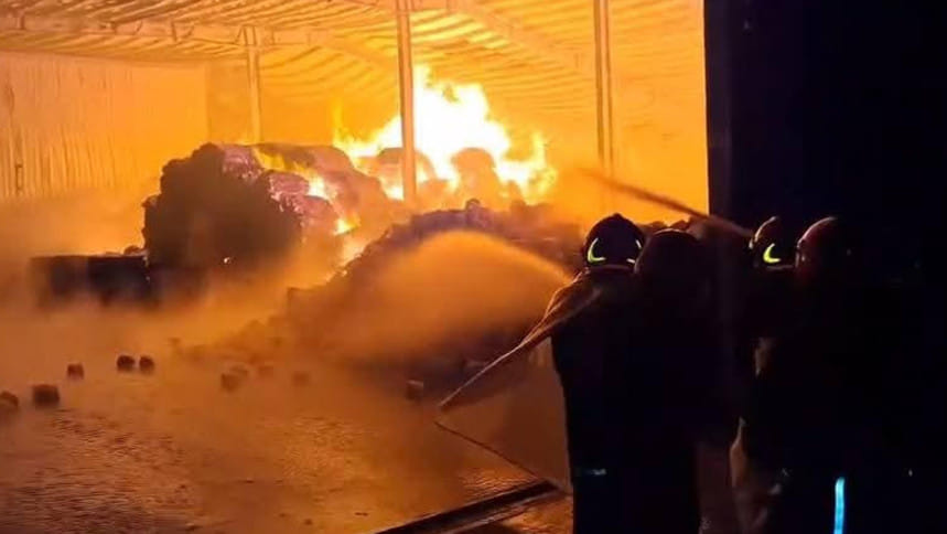 নরসিংদীতে সুতা কারখানায় আগুন