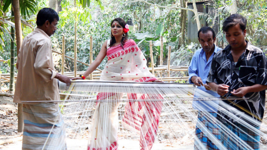 ইউনেসকোর স্বীকৃতি পেল ‘টাঙ্গাইল শাড়ি বুনন শিল্প’