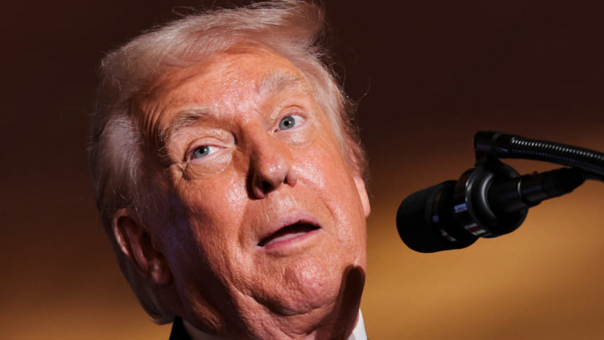 ভক্তদের উদ্দেশে বক্তব্য রাখছেন ট্রাম্প। ছবি: রয়টার্স