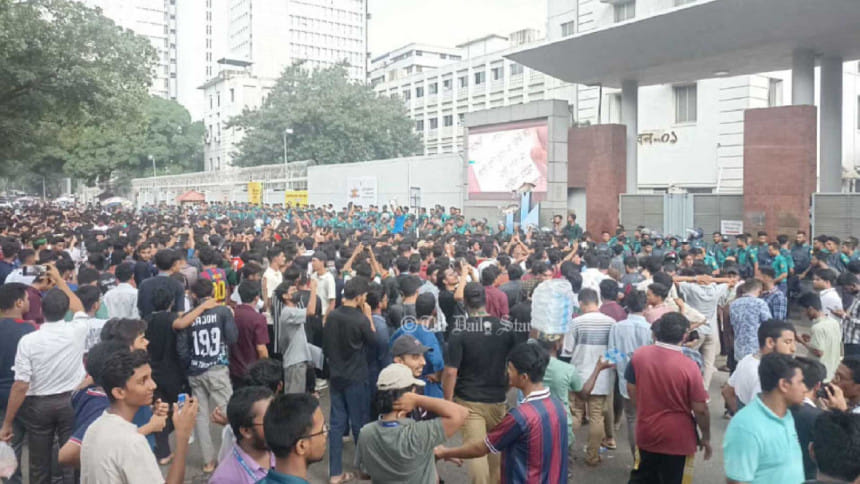 দাবি আদায়ের দেশ