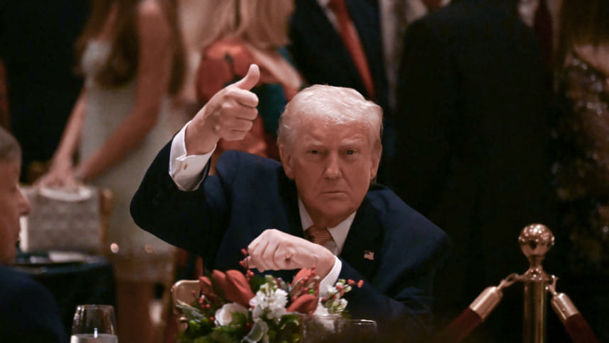 বড়দিনের ডিনারে ট্রাম্প। ছবি: এএফপি