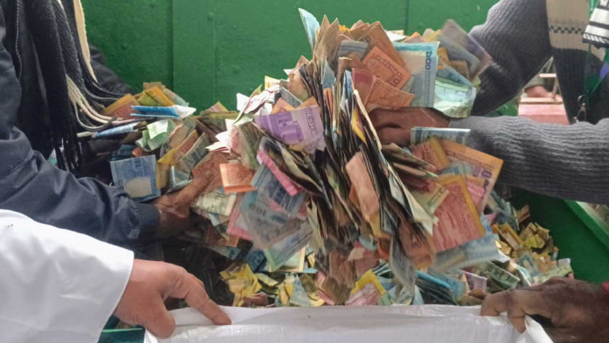 পাগলা মসজিদের ১৩ সিন্দুকে এবার মিলল রেকর্ড ৩৫ বস্তা টাকা, চলছে গণনা | The  Daily Star Bangla