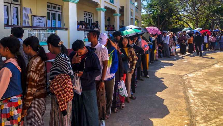 মিয়ানমারের নির্বাচনের প্রথম ধাপে ভোটকেন্দ্রের চিত্র। ছবি: রয়টার্স