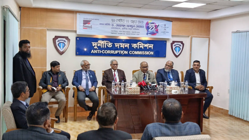 প্রার্থীদের হলফনামার তথ্য অল্প সময়ে যাচাই করা কঠিন: দুদক চেয়ারম্যান