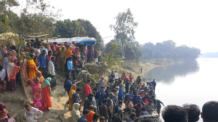 আত্রাই নদী থেকে ২ মরদেহ উদ্ধার