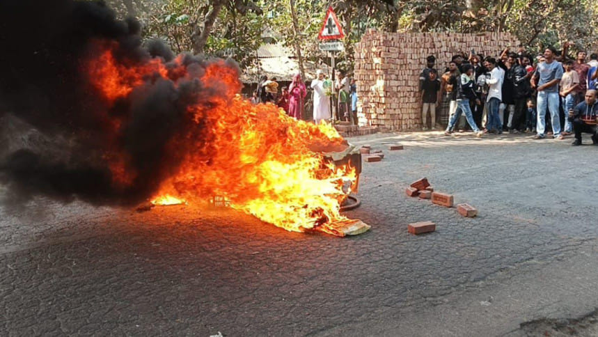 মাদারীপুরে কাভার্ড ভ্যানচাপায় নিহত ৩, সড়কে বিক্ষোভ