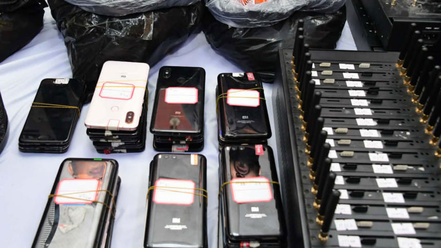 ৫ চীনা নাগরিকসহ অনলাইন প্রতারক চক্রের ৮ সদস্য গ্রেপ্তার, ৫১ হাজার সিম জব্দ