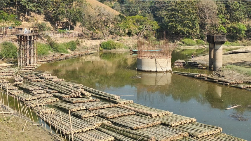 ৪ বছরে কুতুকছড়ি সেতুর কাজ হয়েছে মাত্র ৪৫ শতাংশ