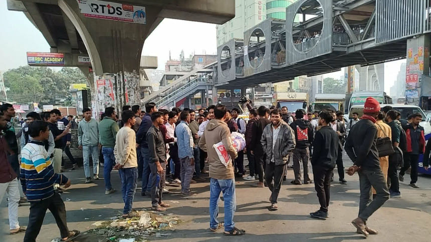 শিক্ষার্থীদের অবরোধে রাজধানীর বিভিন্ন সড়কে তীব্র যানজট