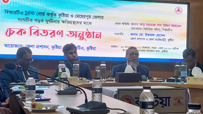 সড়ক দুর্ঘটনায় ক্ষতিগ্রস্তদের মাঝে ২ কোটি ৮০ লাখ টাকার চেক বিতরণ