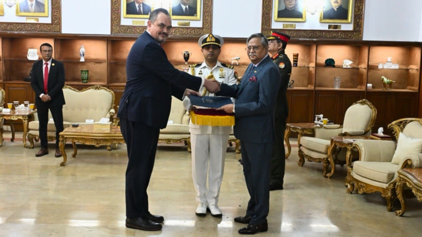 বাংলাদেশের সঙ্গে সম্পর্ক আরও জোরদারের অঙ্গীকার মার্কিন রাষ্ট্রদূতের