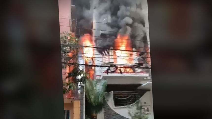 উত্তরায় আবাসিক ভবনে অগ্নিকাণ্ডে ৩ জনের মৃত্যু