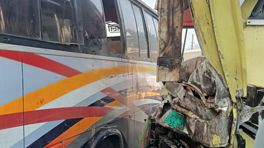 সিলেটে ৩ বাসের সংঘর্ষে নিহত ২