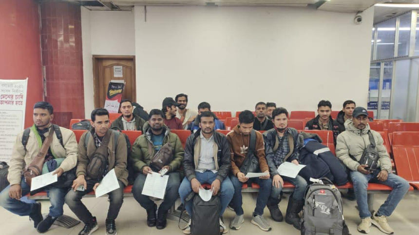 রাশিয়া থেকে ফেরত পাঠানো ৩৫ বাংলাদেশির প্রতারণার অভিযোগ