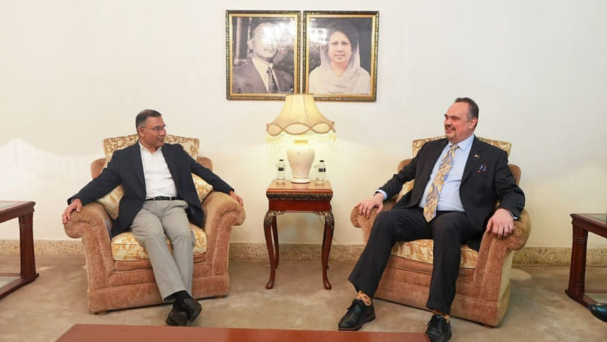 নবনিযুক্ত মার্কিন রাষ্ট্রদূতের সঙ্গে তারেক রহমানের বৈঠক চলছে