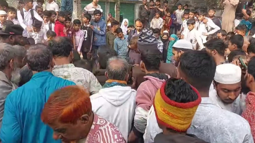 নরসিংদীতে জেল পলাতক শীর্ষ সন্ত্রাসীকে কুপিয়ে হত্যা