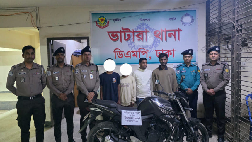 ২ হাজার টাকা চুক্তিতে থানা থেকে মোটরসাইকেল চুরি, গ্রেপ্তার ৪