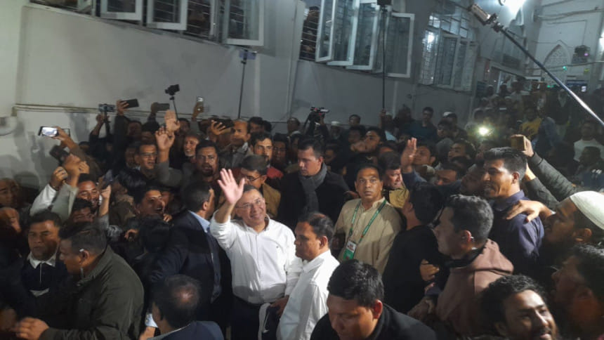 শাহজালাল (র.)–এর মাজার জিয়ারতে তারেক রহমান, কাল থেকে শুরু নির্বাচনী প্রচারণা