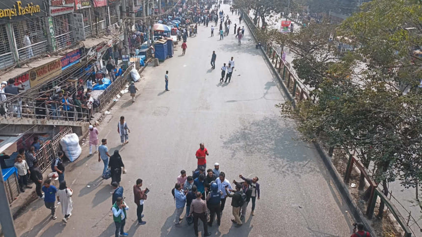 আবারো ঢাকা ও আইডিয়াল কলেজ শিক্ষার্থীদের সংঘর্ষ