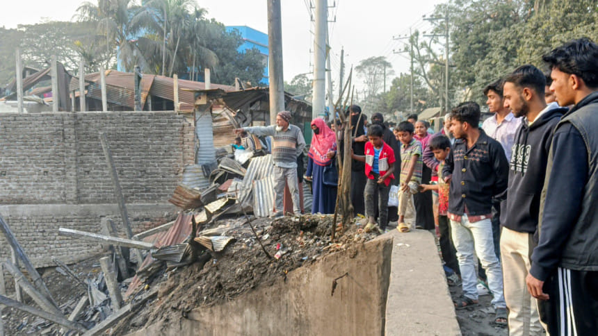 কিশোরগঞ্জে পেট্রোল পাম্পে আগুন, দগ্ধ ৪