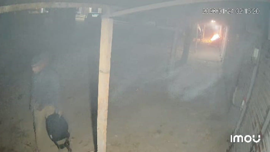 নরসিংদীতে গাড়ির ওয়ার্কশপ থেকে যুবকের পোড়া লাশ উদ্ধার