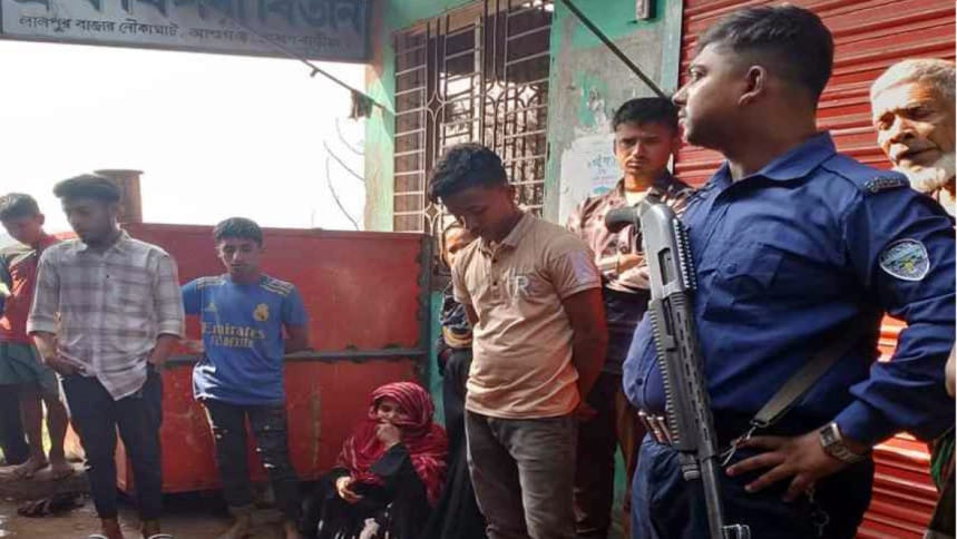 কেমিক্যাল ড্রাম কাটার সময় বিস্ফোরণে পথচারী নিহত